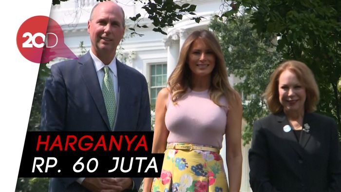 Pakai Gaun Mewah, Begini Gaya Melania Trump Saat Tanam Pohon