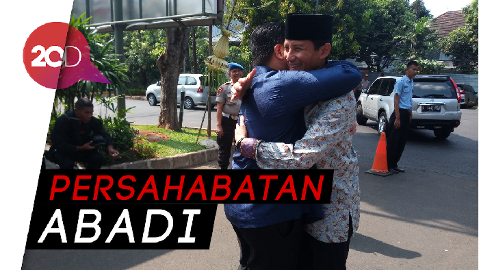 Pelukan Sandi dan Erick yang Kini Beda Kubu