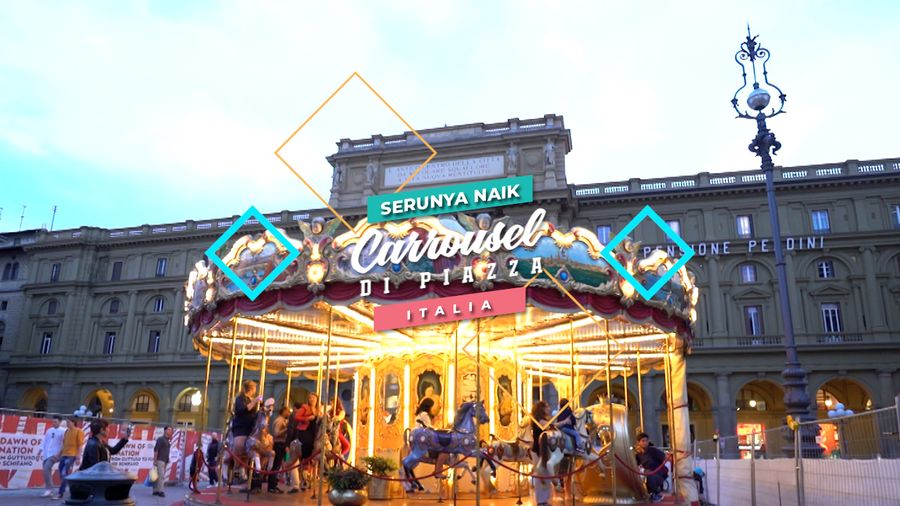 Serunya Naik Caroussel di Piazza