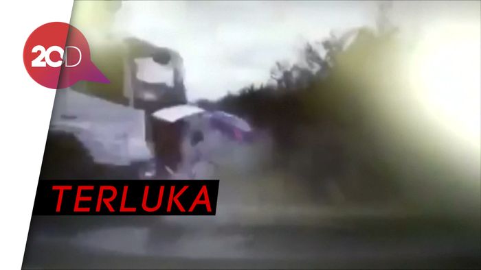 Mobil Presiden Moldova Ditabrak Truk
