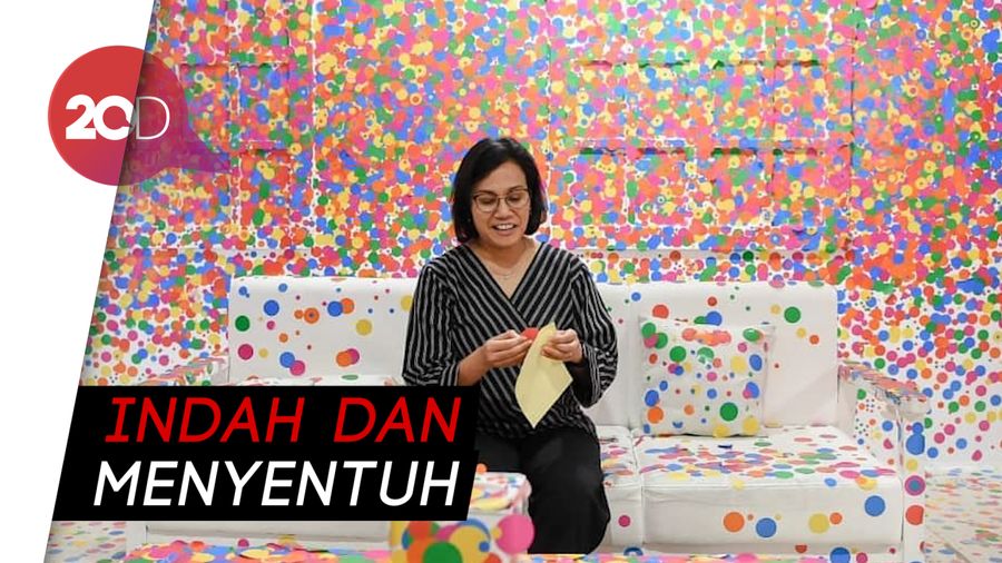 Puasnya Sri Mulyani Nikmati Pameran Yayoi Kusama di Museum Macan