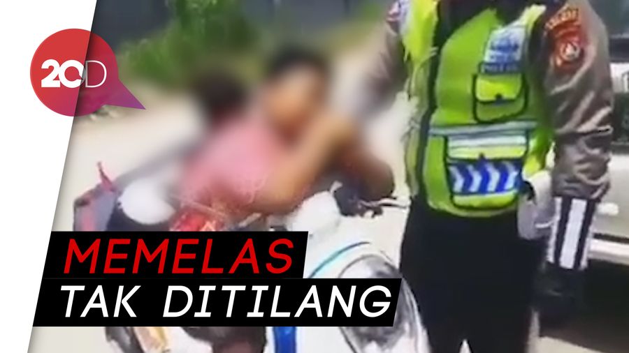 Takut Ditilang, Bocah SD Ini Nangis Cium Tangan Polisi