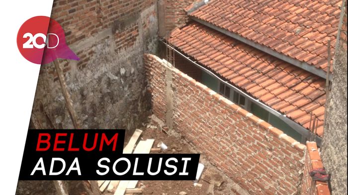 Rumah Eko Tak Punya Akses karena Dikepung Tembok Tetangga