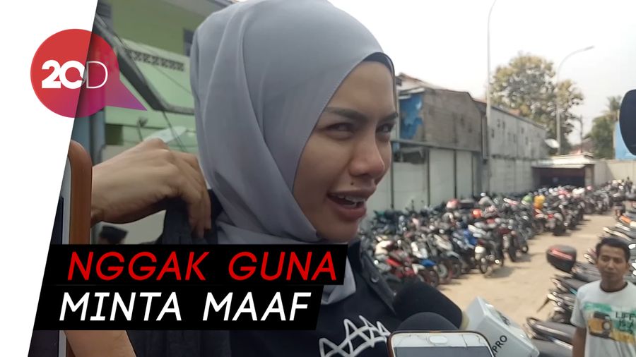 Nikita Mirzani Dukung Hilda Vitria Polisikan Kriss Hatta