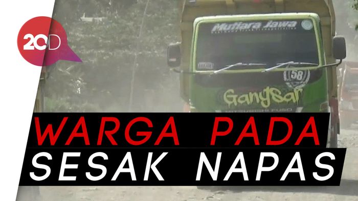 Kondisi Jalan di Kediri Ini Mengancam Kesehatan Warga 
