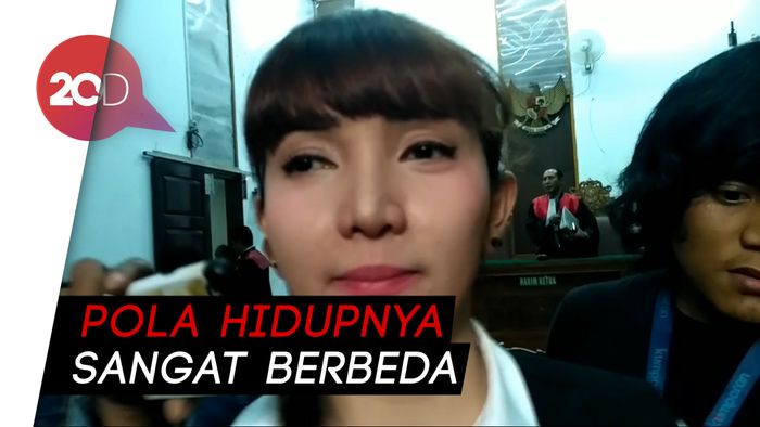 Roro Fitria Menangis Sudah Tak Tahan Hidup di Rutan