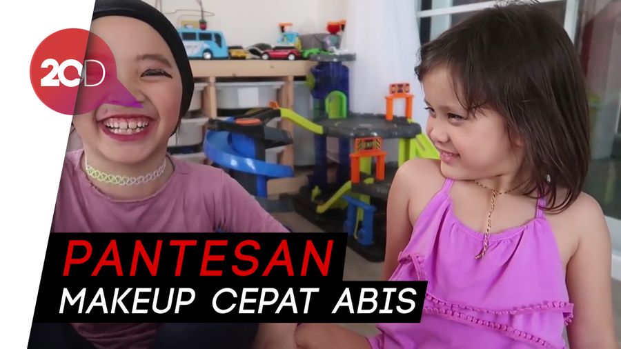 Lucunya Makeup Putri Zaskia Adya Mecca ala Beauty Vlogger