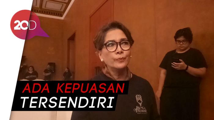 Main Drama Musikal, Widyawati Sophiaan Cari Kepuasan Batin