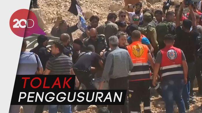 Warga Palestina Bentrok dengan Pasukan Israel di Tepi Barat