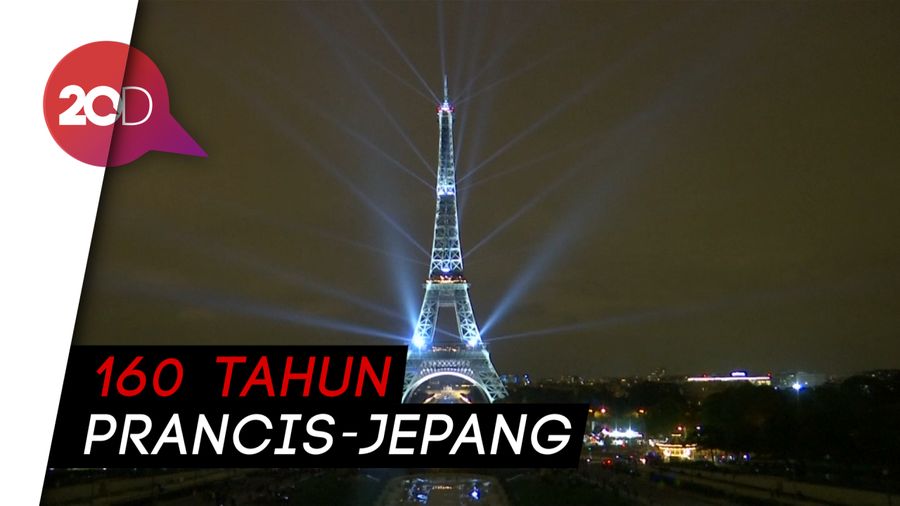 Bendera Jepang Terang Benderang di Menara Eiffel 