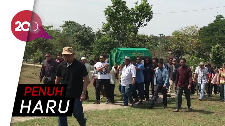 Puluhan Pelayat Antarkan Kepergian Debby Nasution