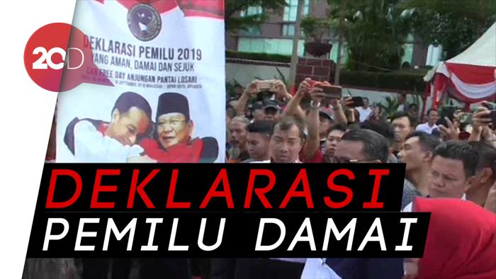 Foto Jokowi dan Prabowo Berpelukan Dilepas ke Udara