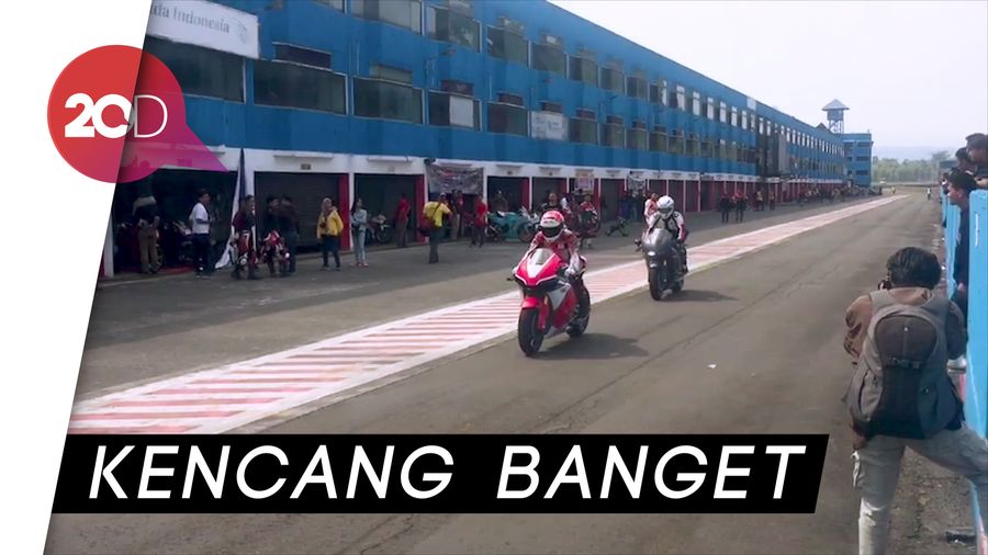 Ganindra Bimo Menjajal Motor Marquez Versi Jalan Raya