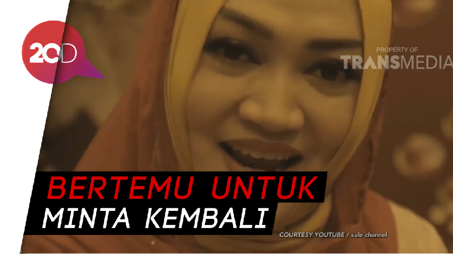 Tak Mau Pisah, Rizky Febian Cium Kaki Sang Ibu