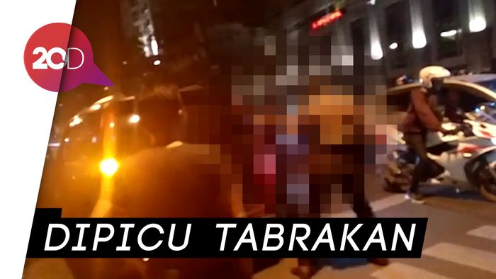 Pemobil Dipukuli Pengendara Moge di Bandung