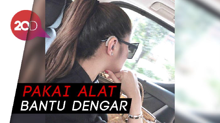 Kisah Olla Ramlan Soal Kehilangan Sebelah Pendengarannya