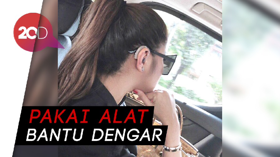 Kisah Olla Ramlan Soal Kehilangan Sebelah Pendengarannya