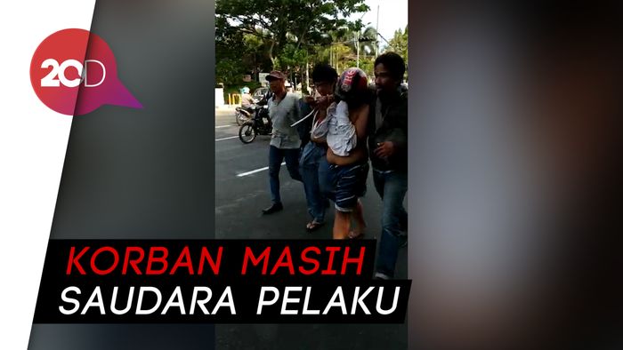  Dua Jambret Ini Diarak Warga ke Kantor Polisi