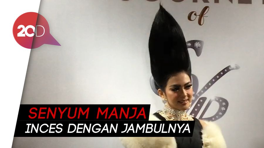 Jambul Menjulang Syahrini untuk Konser Malam Ini