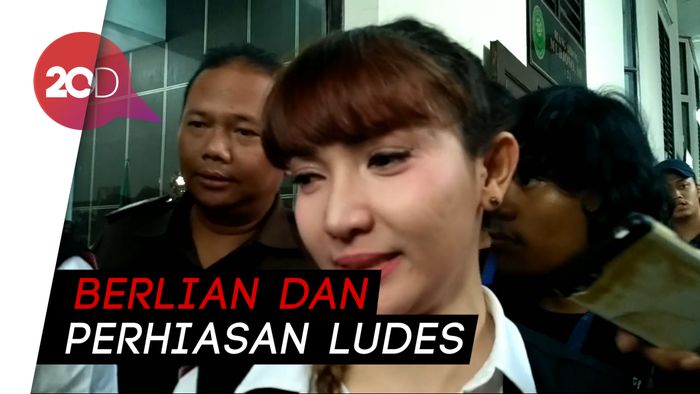 Rumahnya Kebobolan Maling, Roro Fitria Lapor ke Polisi