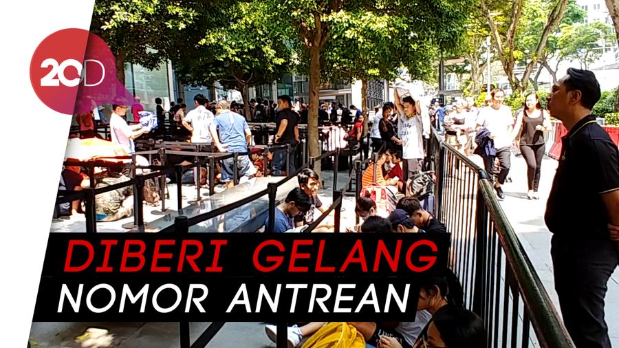 Sambut iPhone XS, Antrean Pembeli Mengular Panjang di Apple Orchard