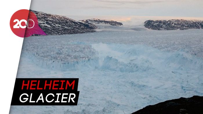 Detik-detik Gletser di Greenland Terbelah