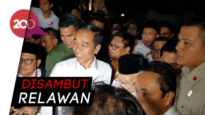 Kedatangan Jokowi-Maruf di Tugu Proklamasi Disambut Meriah