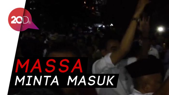 Relawan Prabowo-Sandiaga Memanas Karena Tak Bisa Masuk KPU