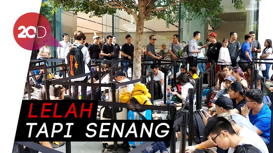 Pemuda Ini Semringah Jadi Penggenggam iPhone XS Max Pertama