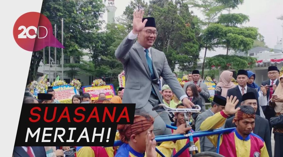 Sertijab Walkot Bandung, Ridwan Kamil dan Sepedanya Diarak