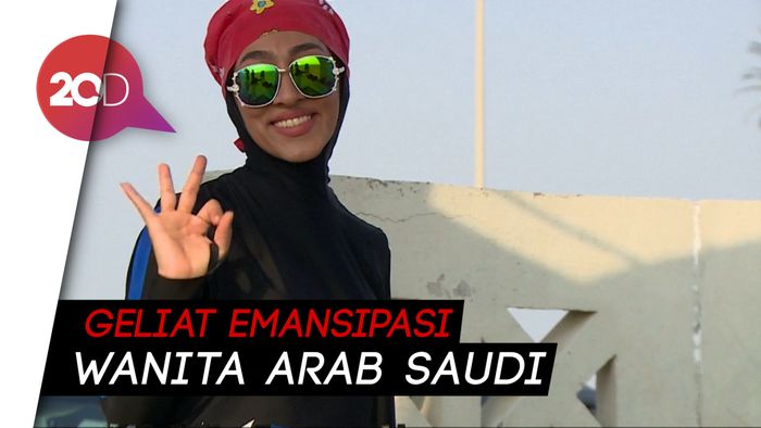 Menyelam Jadi Hobi Baru Wanita Arab Saudi