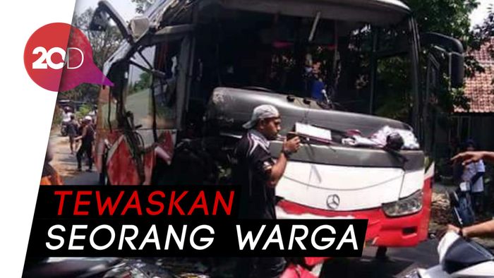 Bus Ini Meluncur Tak Terkendali Gara-gara Tali Penarik Putus