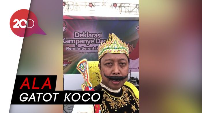 Gaya Rommy Koco Ngevlog di Acara Kampanye Damai