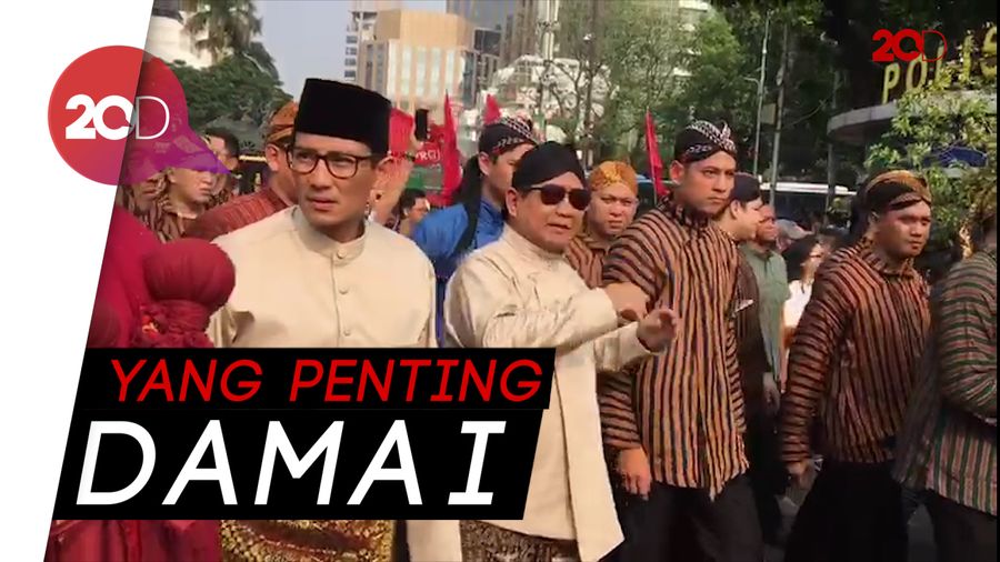 Ekspresi Prabowo di Tengah Pendukung Jokowi
