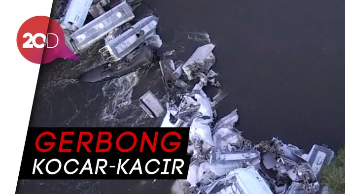 38 Gerbong Kereta Barang Tergelincir di Sungai Iowa