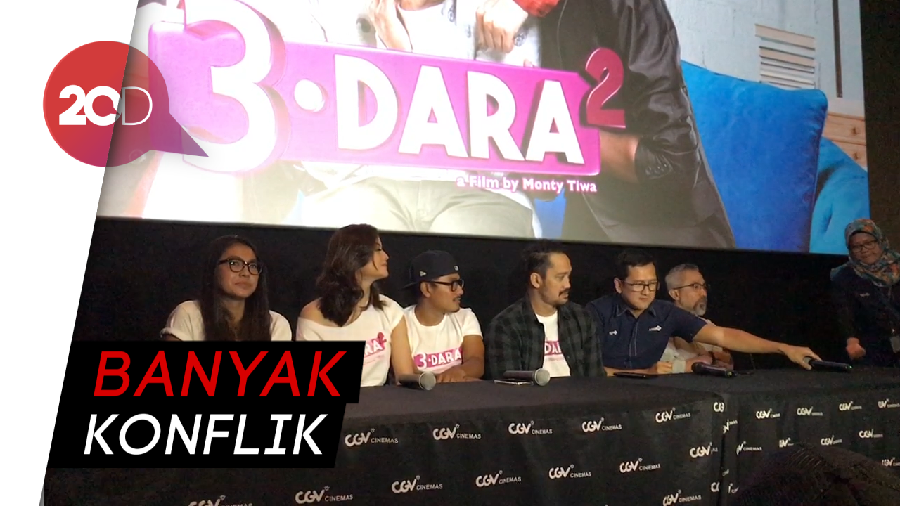 Ketika Tora Sudiro dan Adipati Dolken Jadi Ibu Rumah Tangga