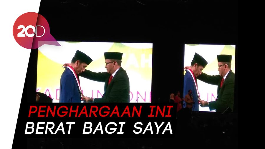 Jokowi Raih Penghargaan Tokoh Pemerataan Pembangunan dari Kadin
