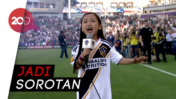 Penyanyi Cilik Asal Indonesia Ini Bikin Ibrahimovic Takjub 