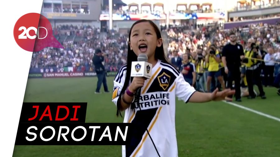 Penyanyi Cilik Asal Indonesia Ini Bikin Ibrahimovic Takjub 