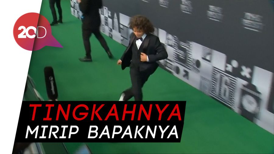Tingkah Anak Marcelo Kolongin Orang di Red Carpet