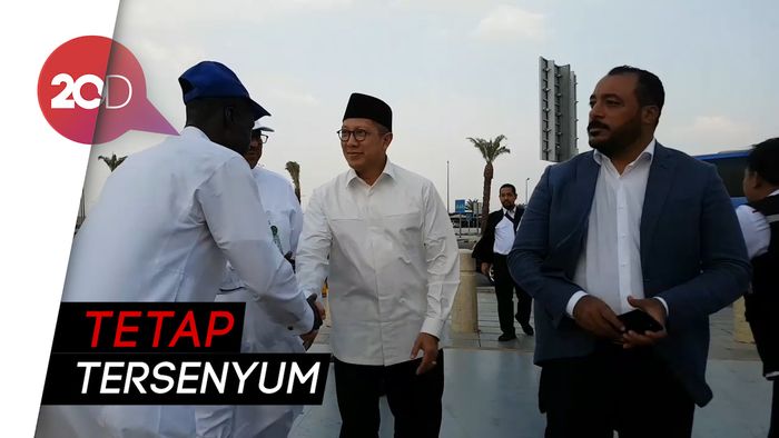 Antar Kepulangan Jemaah Terakhir, Menag Jadi Rebutan Selfie