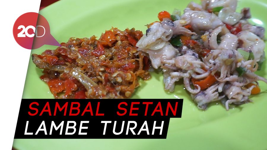 Melahap Cumi dengan Sambal Pedas Mampus