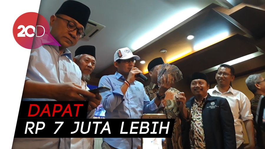 Saat Emak-emak di Jawa Timur Sumbang Dana Kampanye Buat Sandi