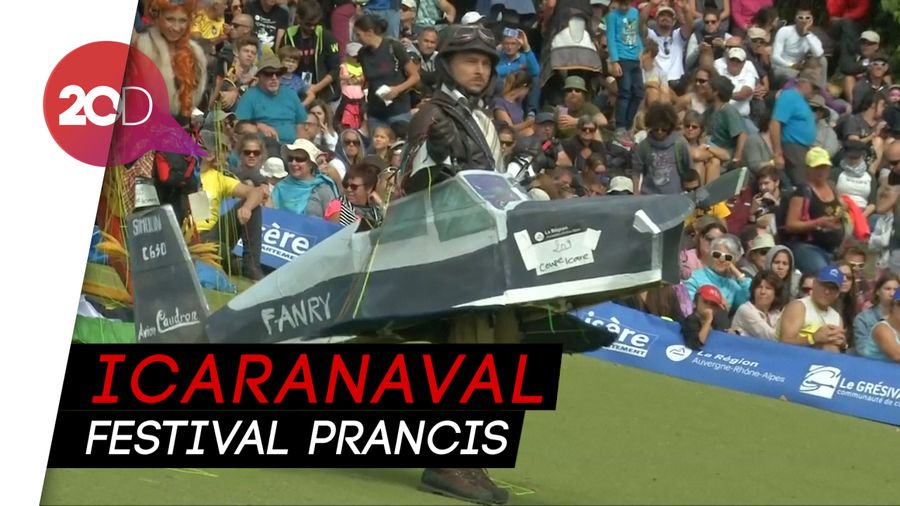 Seru! Ratusan Paraglider Terbang dengan Kostum Unik