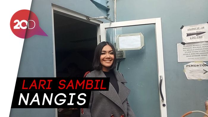 Begini Cara Denada Tetap Tegar di Depan Shakira