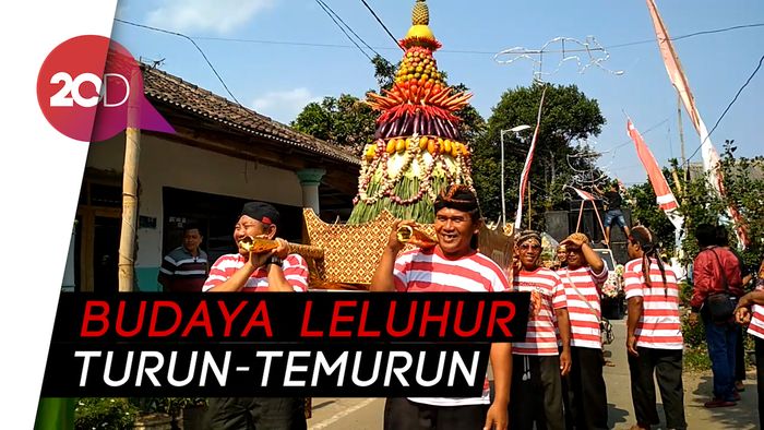 Kirab Tumpeng Encek, Kearifan Lokal Sarana Menyatukan Warga