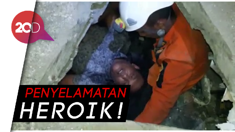 Detik-detik Evakuasi Korban Selamat dari Reruntuhan