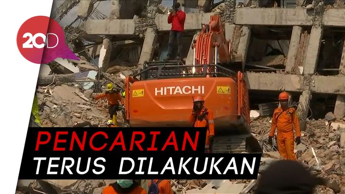  Basarnas Angkat Jasad dari Reruntuhan Hotel Roa Roa 