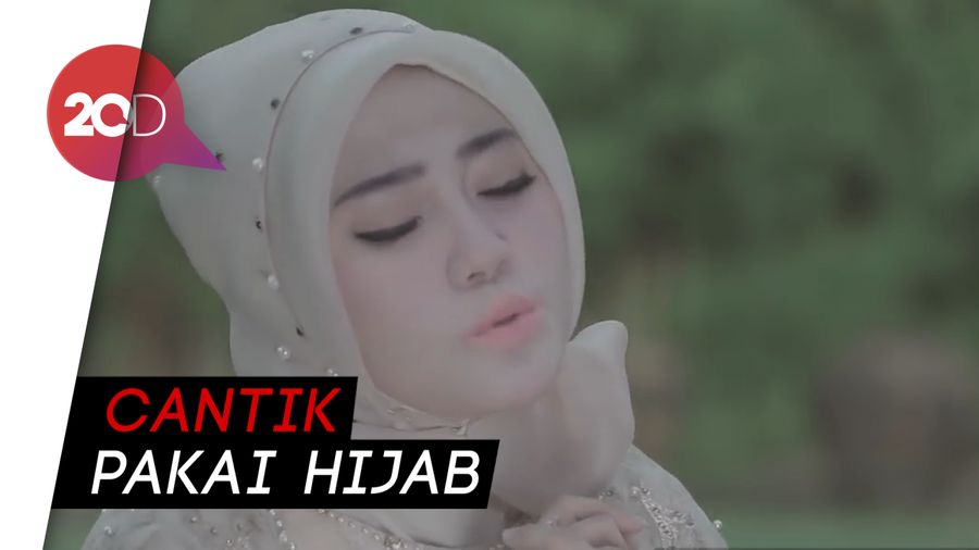 Foto Kenakan Hijab, Via Vallen Banjir Pujian