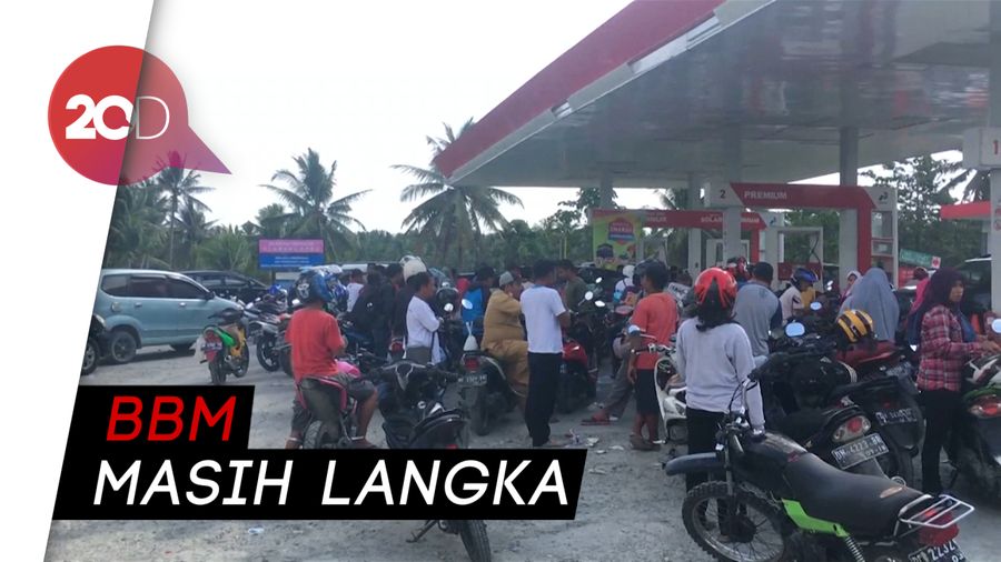 Korban Gempa-Tsunami Palu Berburu BBM